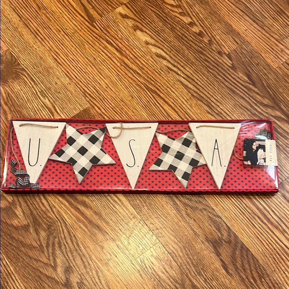 NWT Rae Dunn USA garland